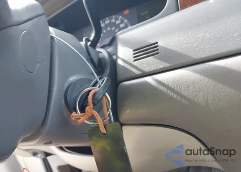 2002 Lincoln Town Car Executive z USA, uszkodzony, nr VIN 1LNHM81W32Y616557